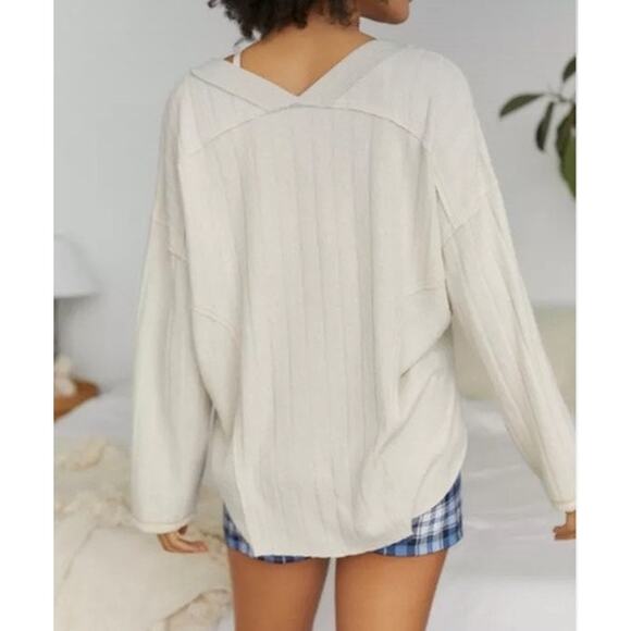 Urban Outfitters Sweater Women's Small Tan Out From Under Raleigh V Neck - Picture 5 of 10